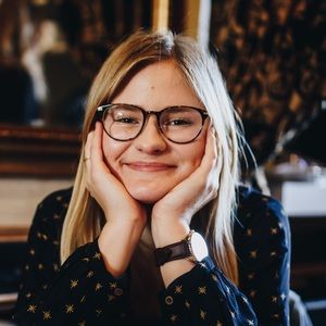 Meet your Posher, Caroline